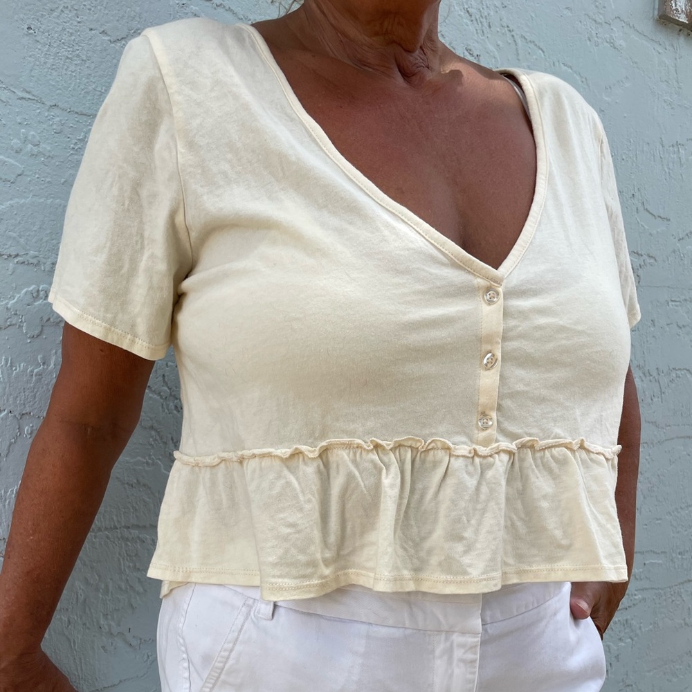 Light yellow peplum button breast crop top Size Large 100% Cotton